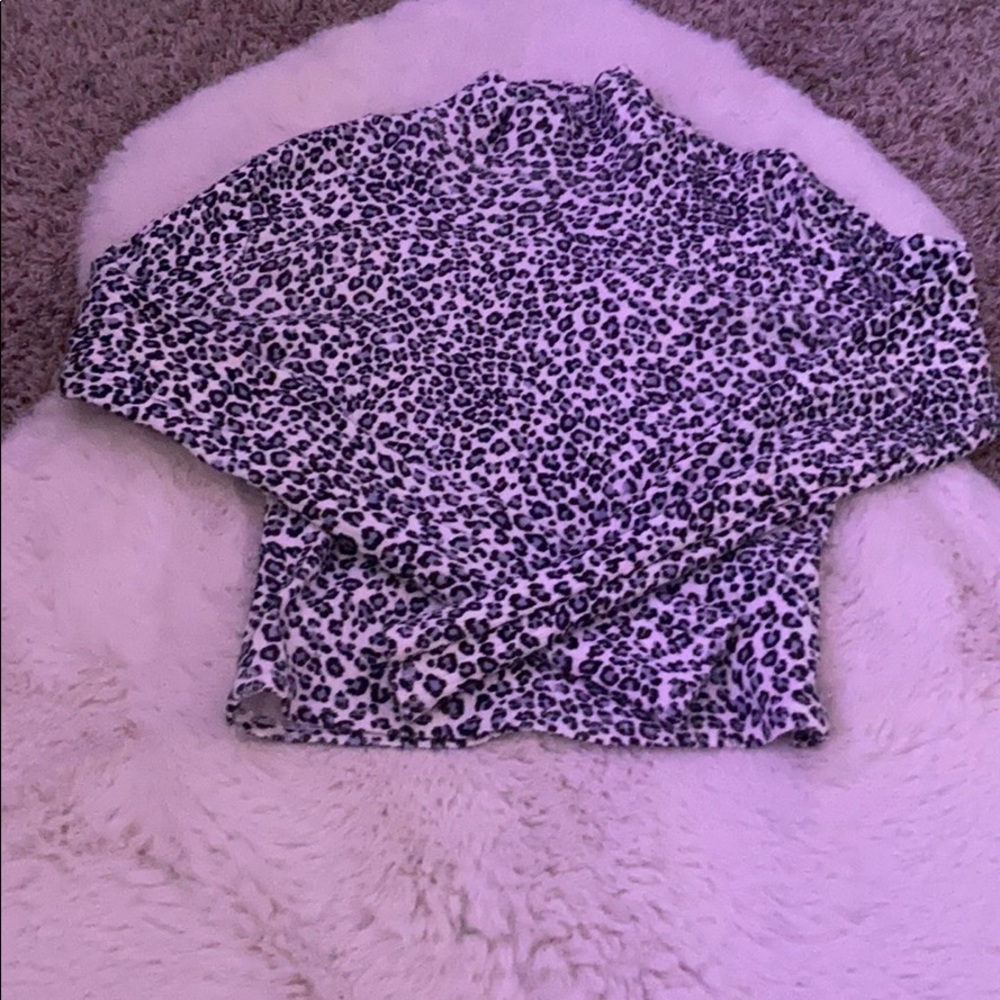 Long sleeve brandy Melville crop top